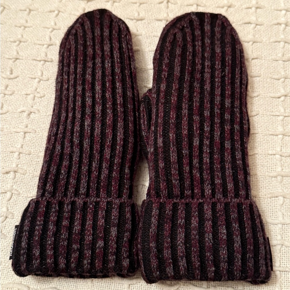 Lululemon Textured Mittens NWOT